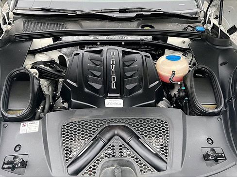 Used 2017 Porsche Macan S image 9