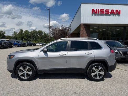Used 2019 Jeep Cherokee Limited AWD/4WD image 6