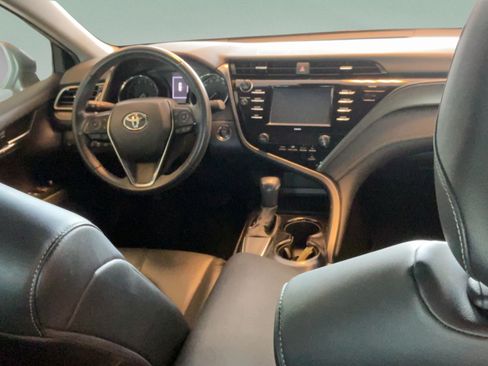 Used 2020 Toyota Camry SE w/ Convenience Package FWD image 29