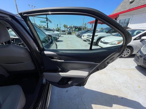 Used 2021 Toyota Camry SE FWD image 13