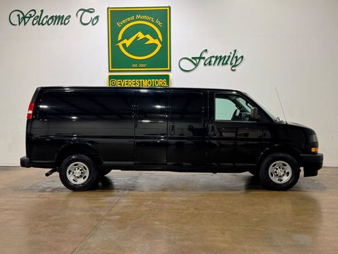 Used 2019 Chevrolet Express 3500 Extended image 2