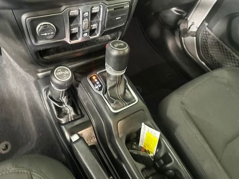 Used 2020 Jeep Wrangler Unlimited Sahara image 20