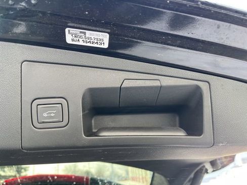 Used 2024 Cadillac XT5 Premium Luxury image 8