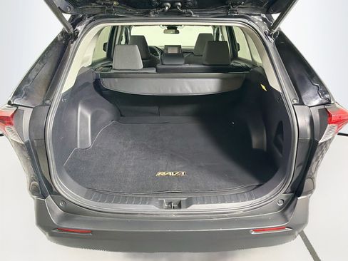 Used 2019 Toyota RAV4 XLE w/ Convenience Package FWD image 29