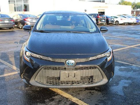 Used 2020 Toyota Corolla LE FWD image 3