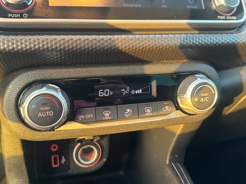 Used 2018 Nissan Kicks SV FWD image 19