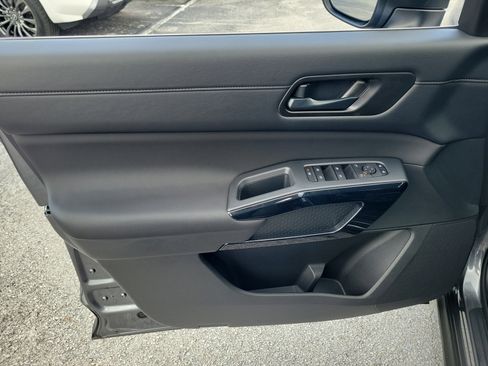 Certified 2025 Nissan Pathfinder SV w/ SV Premium Package FWD image 10