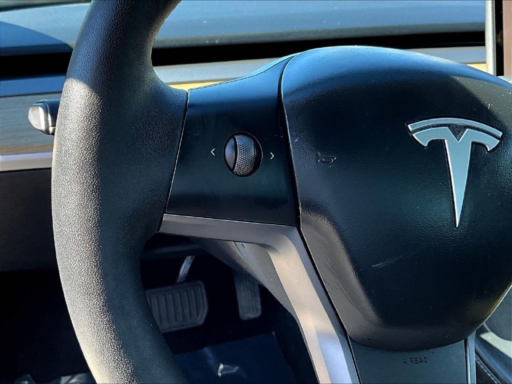 Used 2023 Tesla Model 3 Standard Range RWD image 11