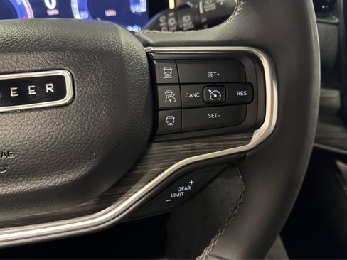 Used 2024 Jeep Wagoneer Series II w/ Flexible Seating Group image 27