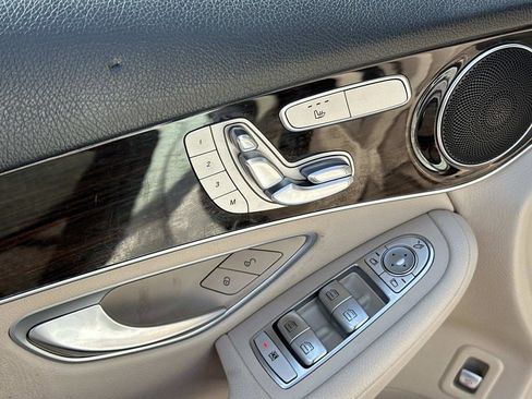Used 2021 Mercedes-Benz GLC 300 4MATIC w/ Premium Package image 25