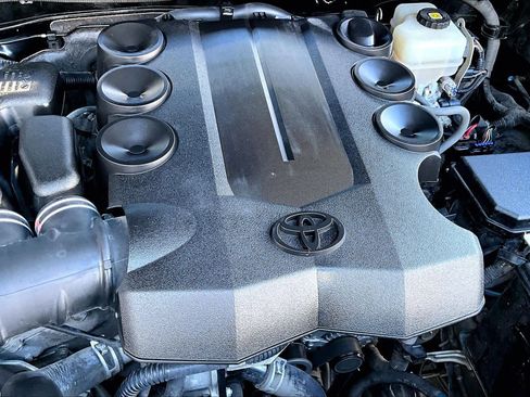Used 2019 Toyota 4Runner TRD Off-Road AWD/4WD image 32