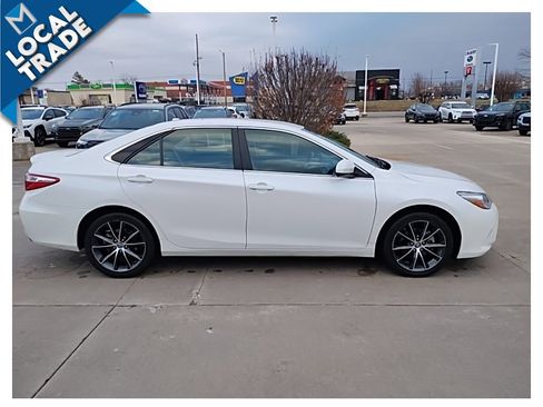 Used 2015 Toyota Camry XSE image 6