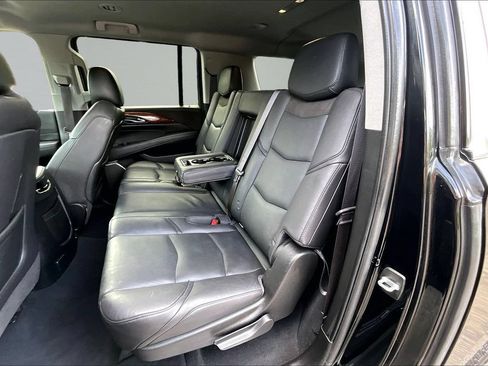 Used 2016 Cadillac Escalade ESV 2WD image 18