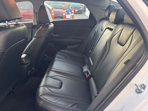 Used 2025 Hyundai Elantra Limited image 25