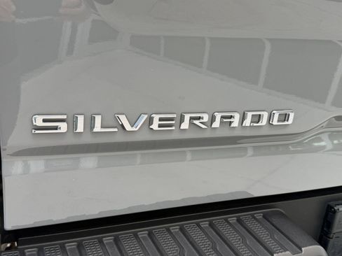 Used 2024 Chevrolet Silverado 2500 ZR2 w/ Technology Package AWD/4WD image 31