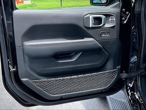 Used 2022 Jeep Wrangler Unlimited Sahara AWD/4WD image 22