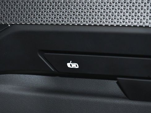 Used 2024 BMW 740i xDrive 740i xDrive image 27