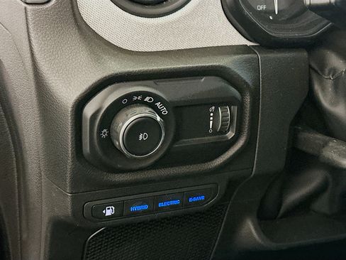 Used 2024 Jeep Wrangler Sport S image 17