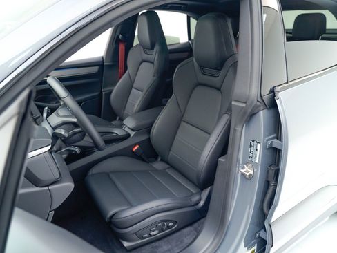 New 2025 Porsche Macan 4S Electric image 5