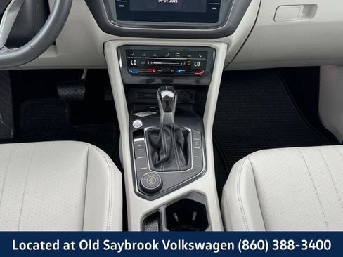 Used 2022 Volkswagen Tiguan SE w/ Panoramic Sunroof Package AWD/4WD image 17