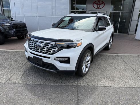 Used 2022 Ford Explorer Platinum w/ Equipment Group 601A AWD/4WD image 2