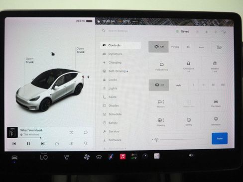 Used 2021 Tesla Model Y Long Range AWD/4WD image 26