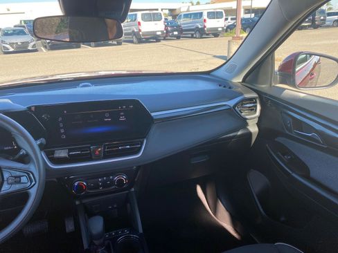 Used 2025 Chevrolet TrailBlazer LT image 36