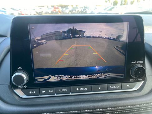 Used 2025 Nissan Rogue SV image 25