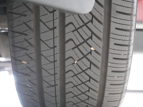 Used 2022 Buick Envision Essence w/ Sport Touring Package FWD image 31