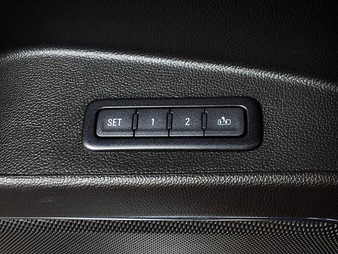 Used 2018 Chevrolet Suburban LT image 19