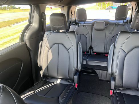 New 2026 Chrysler Pacifica Select image 26