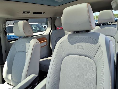 New 2025 Volkswagen ID. Buzz 1st Edition AWD/4WD image 10