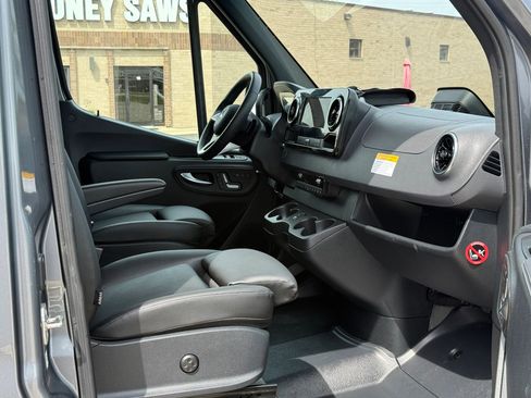 Used 2025 Mercedes-Benz Sprinter 2500 image 15