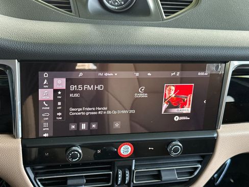 Certified 2025 Porsche Macan AWD/4WD image 20