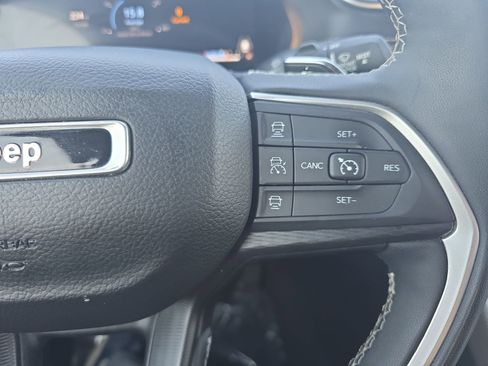 Used 2024 Jeep Grand Cherokee Altitude AWD/4WD image 17
