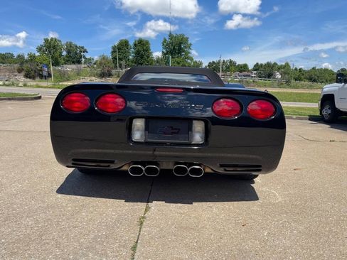 Used 2004 Chevrolet Corvette Convertible w/ Preferred Equipment Group RWD image 7