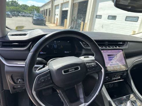 Used 2022 Jeep Grand Cherokee Limited AWD/4WD image 7