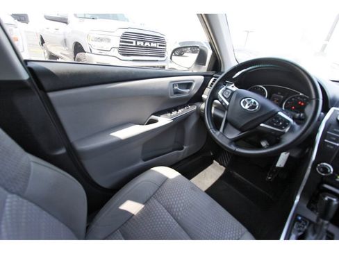 Used 2015 Toyota Camry SE FWD image 8