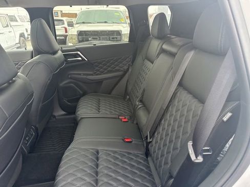 Used 2024 Mitsubishi Outlander SEL image 30