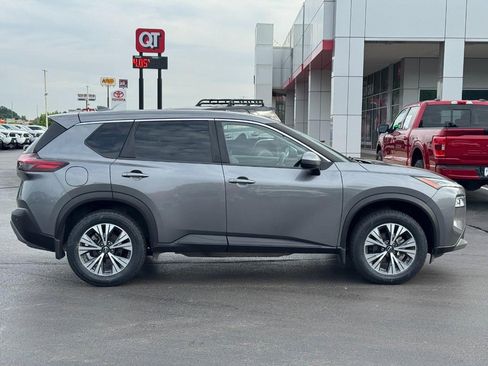Used 2023 Nissan Rogue SV AWD/4WD image 2