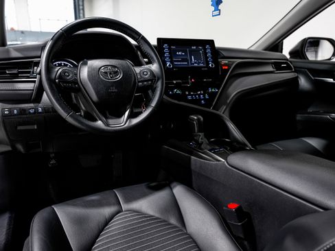 Used 2024 Toyota Camry SE FWD image 9