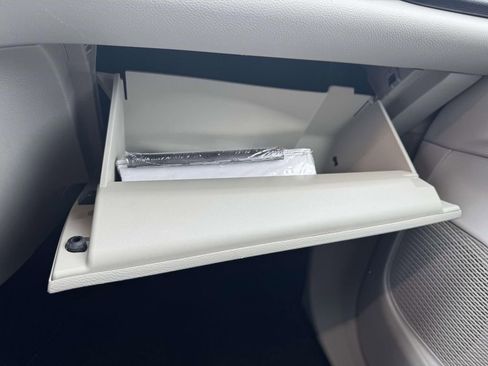 Used 2020 Chrysler Pacifica Touring-L image 31