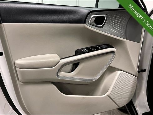 Used 2025 Kia Soul LX w/ LX Technology Package FWD image 21
