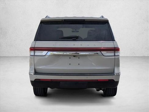 Used 2022 Lincoln Navigator Reserve AWD/4WD image 6
