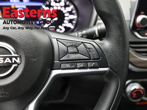 Used 2025 Nissan Altima 2.5 SV FWD image 16