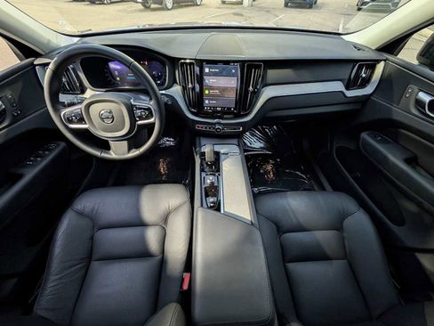 Used 2025 Volvo XC60 B5 Plus image 10