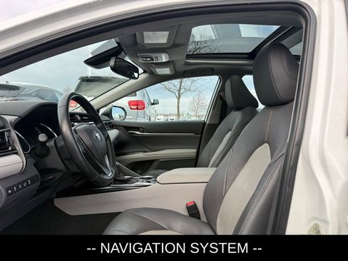 Used 2020 Toyota Camry XLE image 6