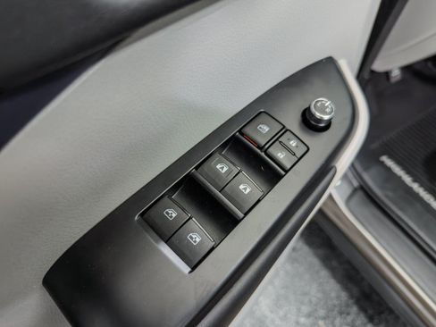 Used 2019 Toyota Highlander XLE AWD/4WD image 29
