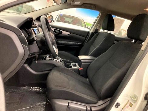 Used 2019 Nissan Rogue Sport S image 11