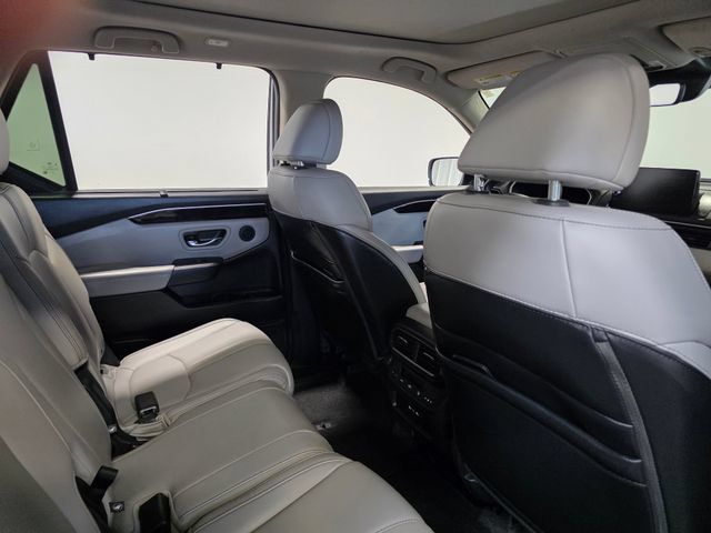 Used 2024 Honda Pilot Touring image 15